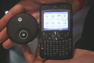 Illustration for article titled 3GSM 2007: I Heart Motorola's Z8 Banana-Slider and Q9 Smartphone
